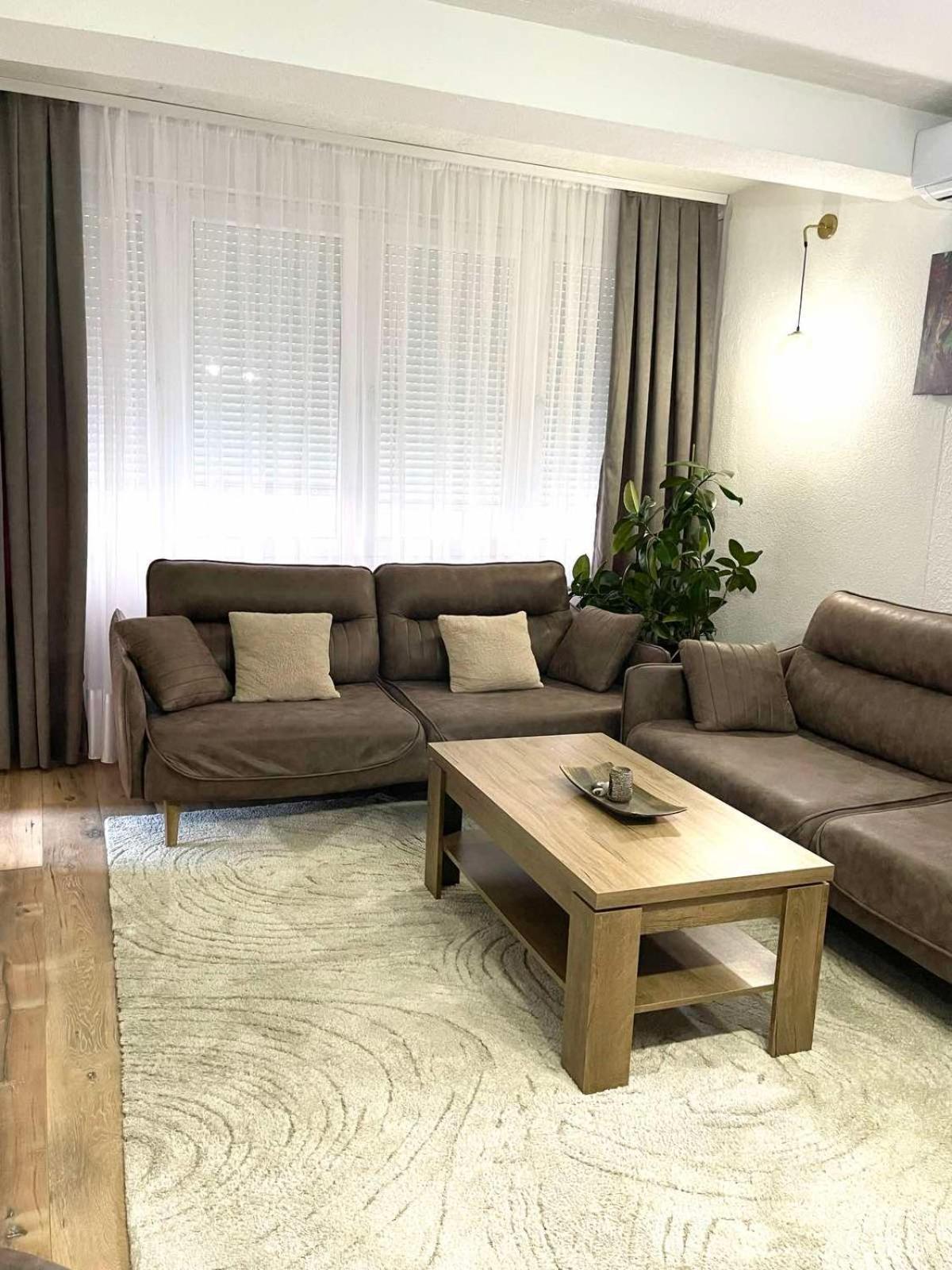 Nesi Apartmenti Pristina Exterior photo